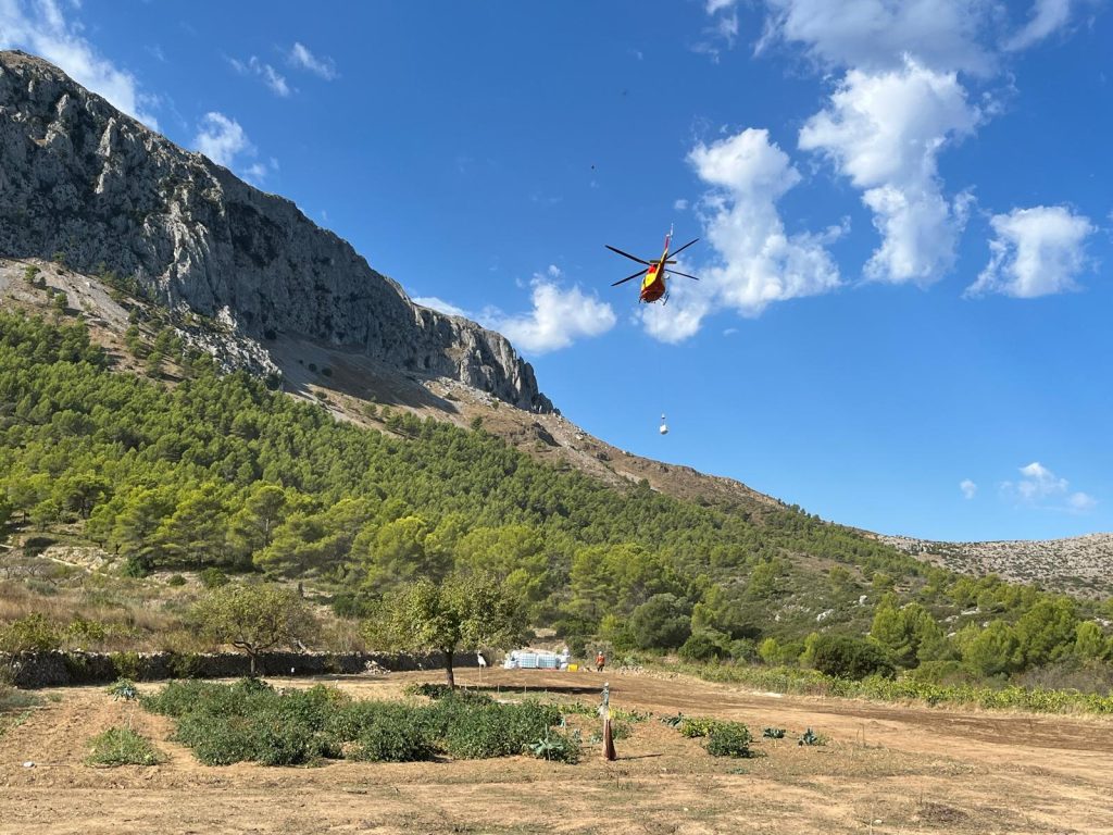 Helicòpter a la Nevera Gran de Bèrnia